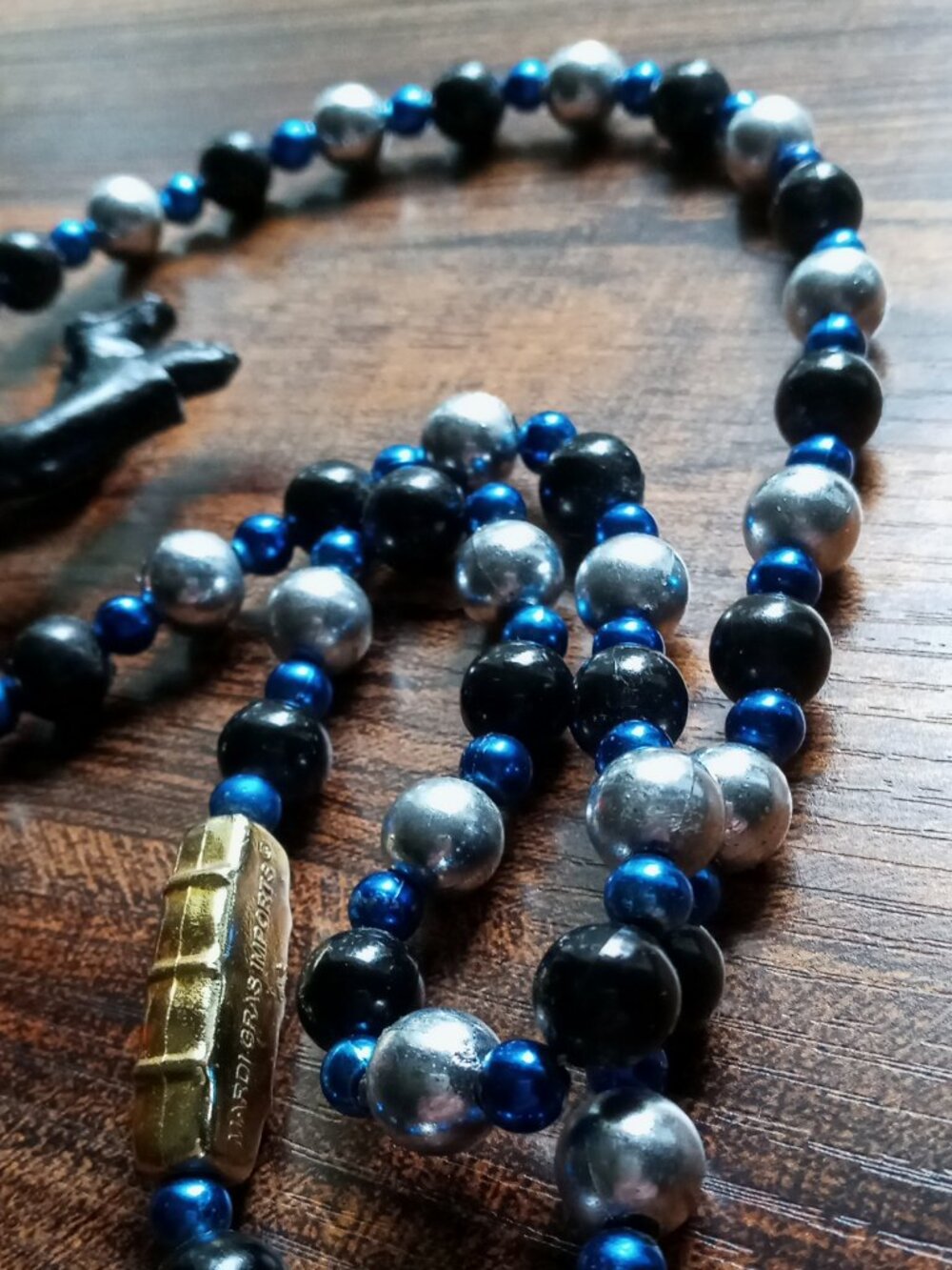 Vintage Mardi Gras Throw Bead Necklace w/3 Elvis Presley Figurines 🕺🎙️🎸⚡️ - Picture 10 of 16